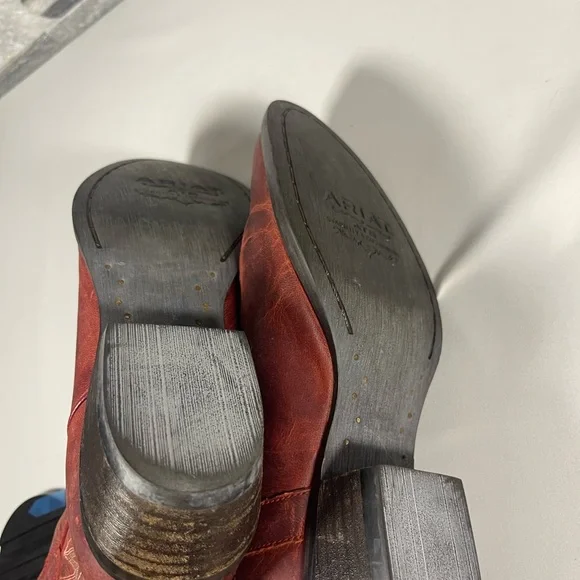 Ariat Unbridled Western Cowboy Boots Size 9B Color: Red Style 10011912 Excellent - Picture 5 of 5